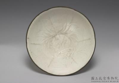 图片[2]-Bowl with impressed decoration of waterfowl and lotus pond in white glaze, Ding ware, Northern Song dynasty, 11th-12th century-China Archive